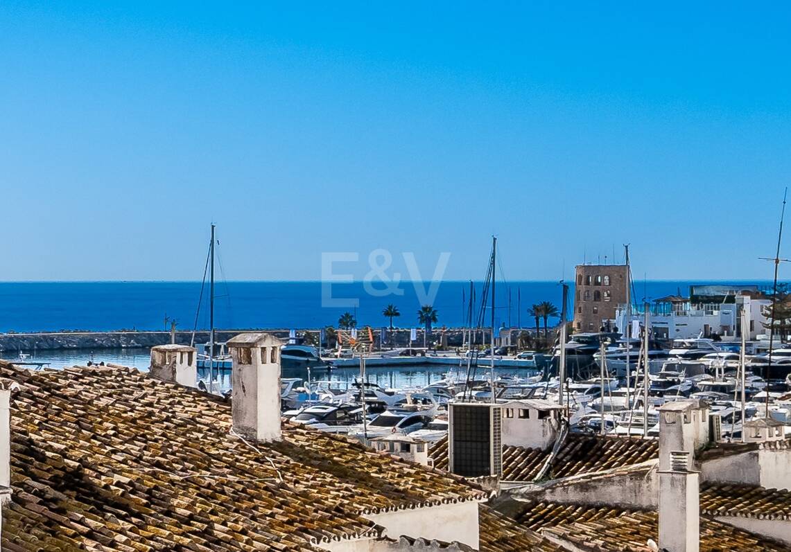 Modernes und weitläufiges Apartment in Puerto Banús