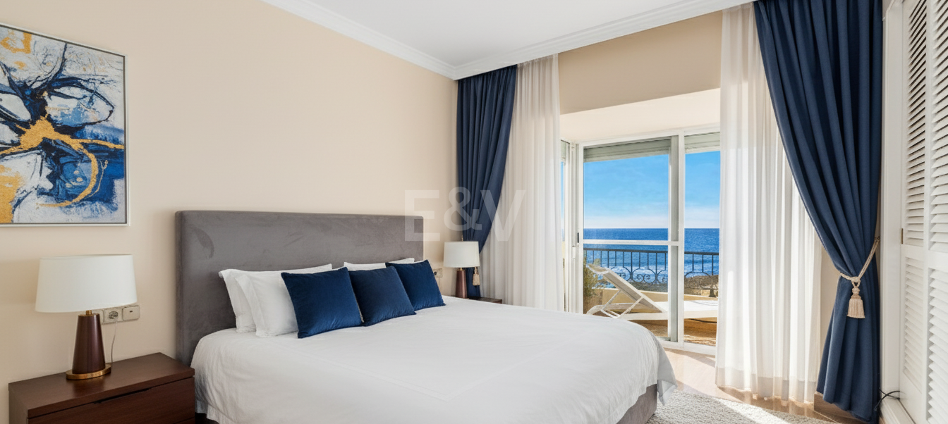 Lyx Frontline Beach Penthouse i Elviria med havsutsikt