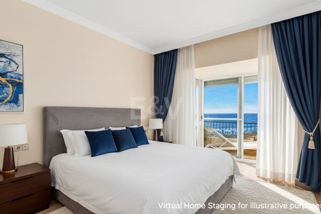 Lyx Frontline Beach Penthouse i Elviria med havsutsikt