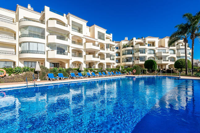 Lyx Frontline Beach Penthouse i Elviria med havsutsikt