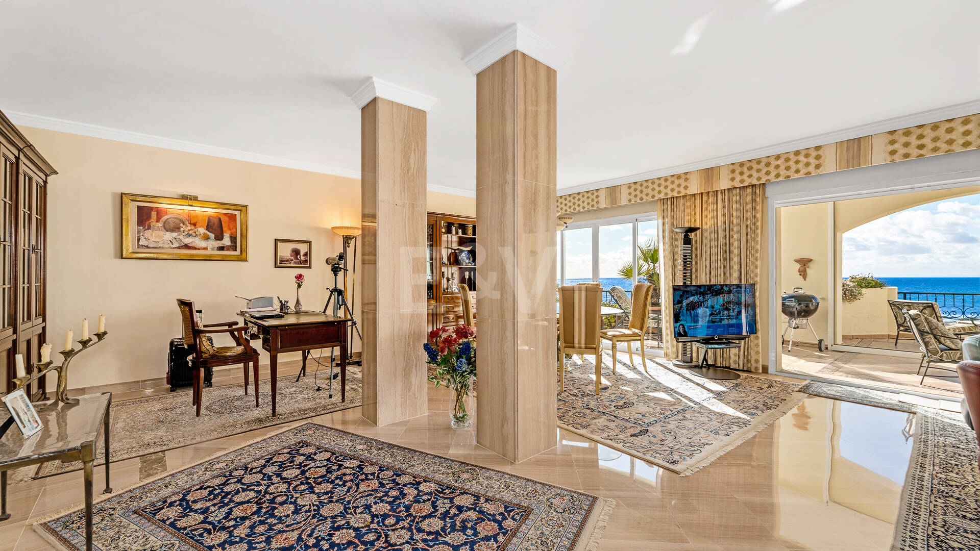 Ático de lujo en Elviria en primera línea con vistas al mar