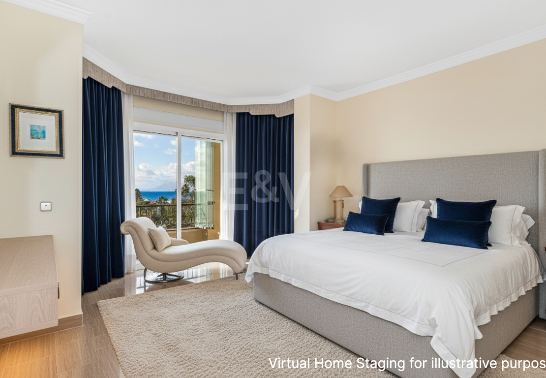 Lyx Frontline Beach Penthouse i Elviria med havsutsikt