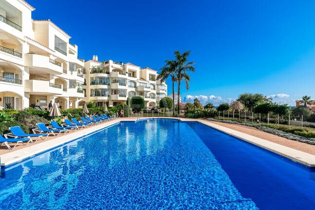 Lyx Frontline Beach Penthouse i Elviria med havsutsikt