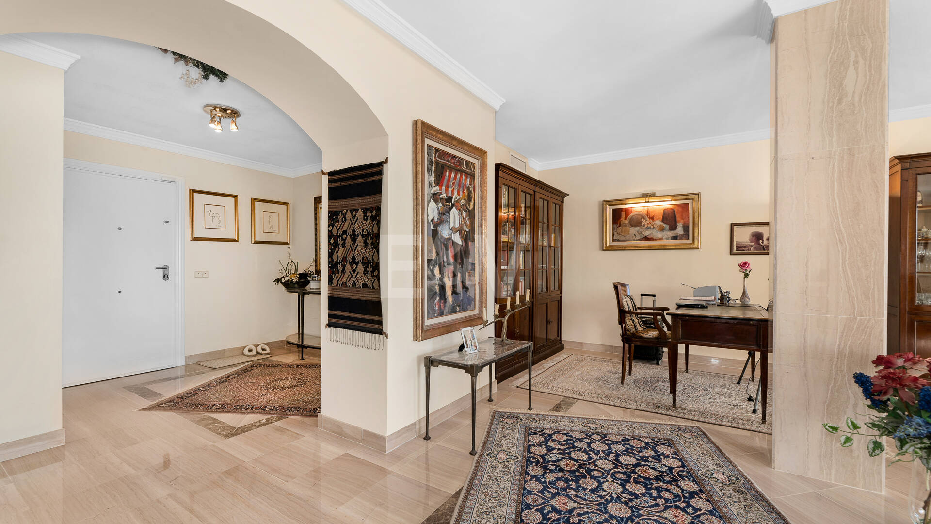 Lyx Frontline Beach Penthouse i Elviria med havsutsikt