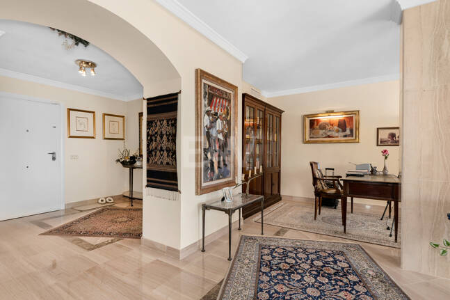 Lyx Frontline Beach Penthouse i Elviria med havsutsikt