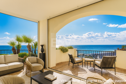 Lyx Frontline Beach Penthouse i Elviria med havsutsikt