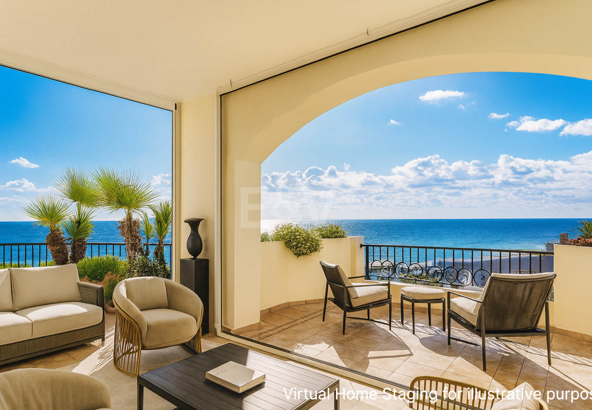 Lyx Frontline Beach Penthouse i Elviria med havsutsikt