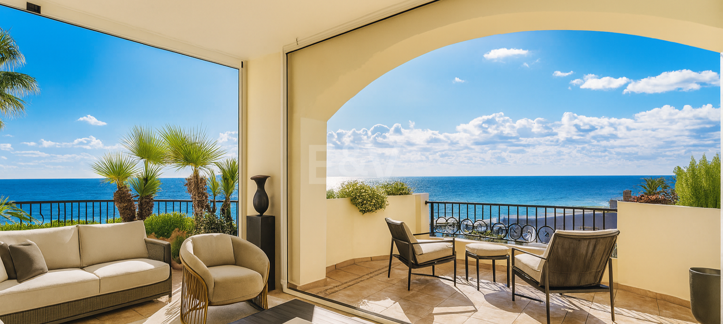 Lyx Frontline Beach Penthouse i Elviria med havsutsikt