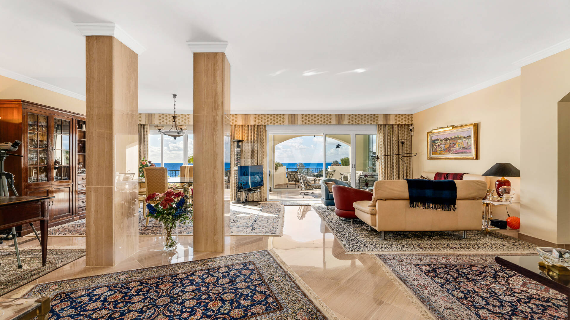 Lyx Frontline Beach Penthouse i Elviria med havsutsikt