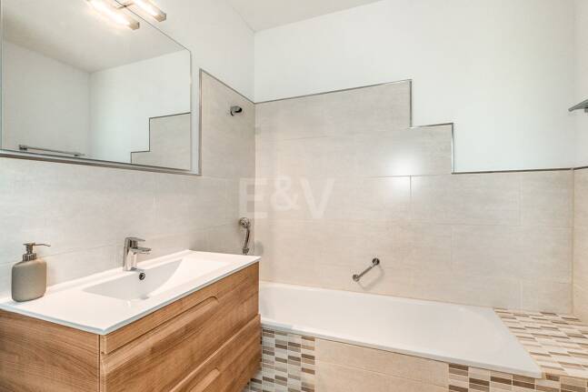 Elegant Duplex Penthouse in La Quinta with Solarium