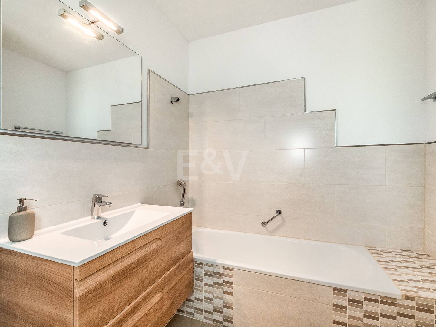 Elegant Duplex Penthouse in La Quinta with Solarium