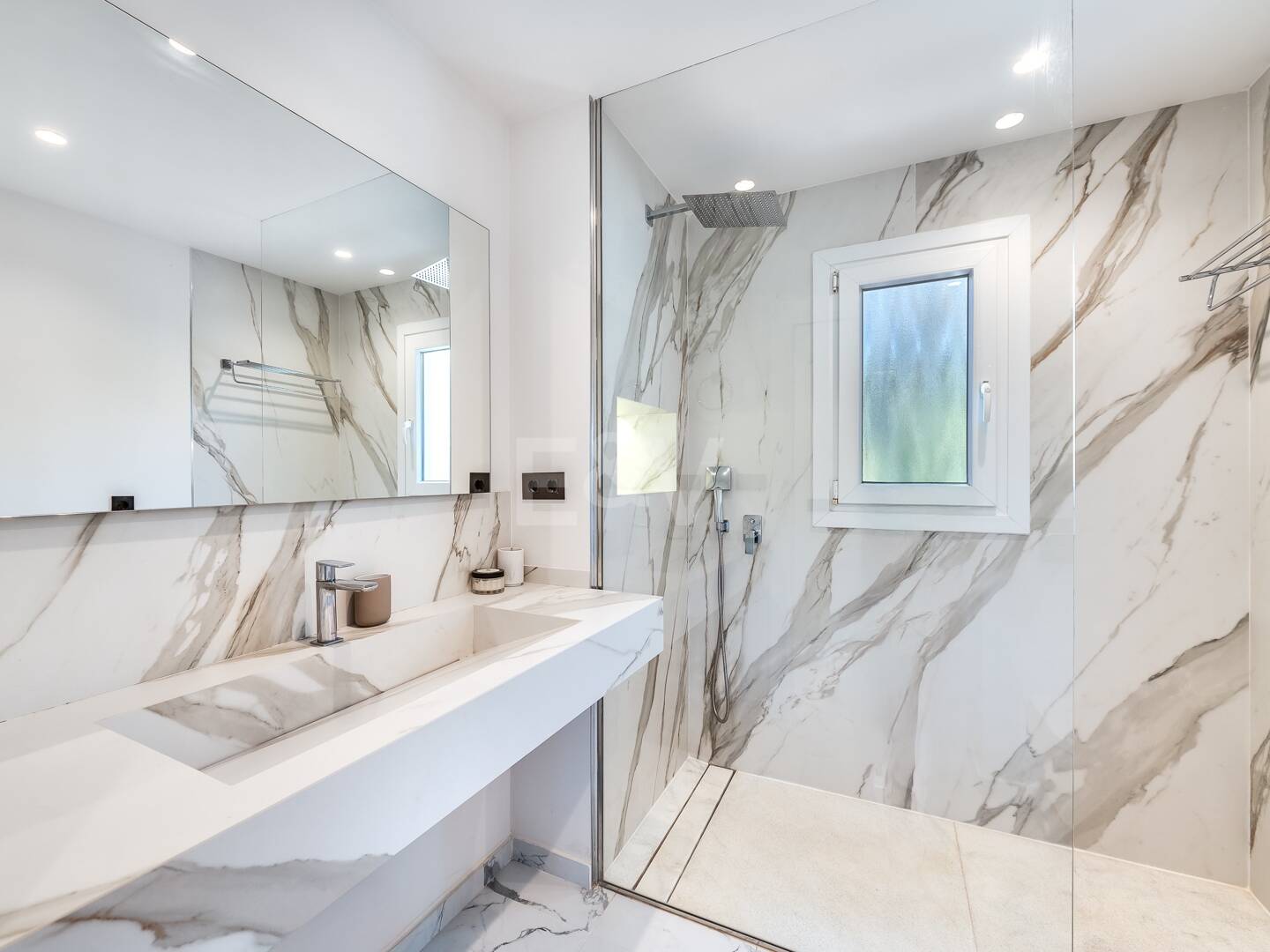 Elegant Duplex Penthouse in La Quinta with Solarium