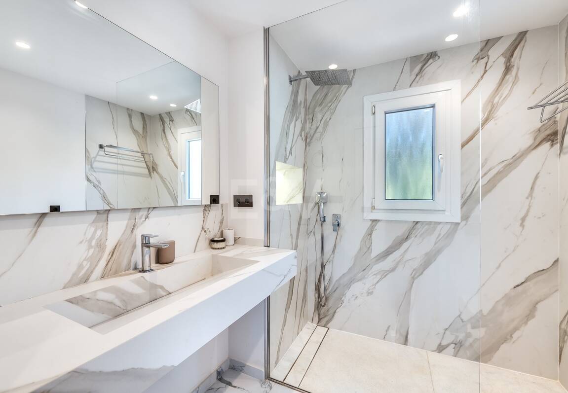 Elegant Duplex Penthouse in La Quinta with Solarium