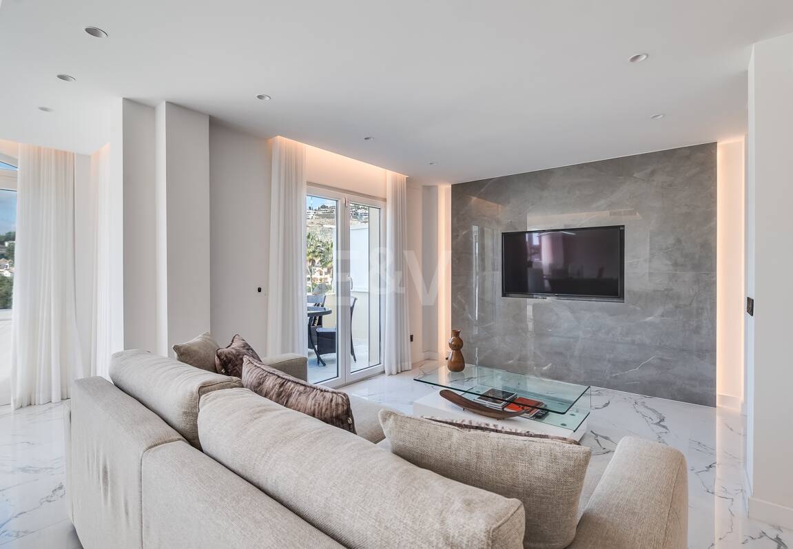 Elegant Duplex Penthouse in La Quinta with Solarium