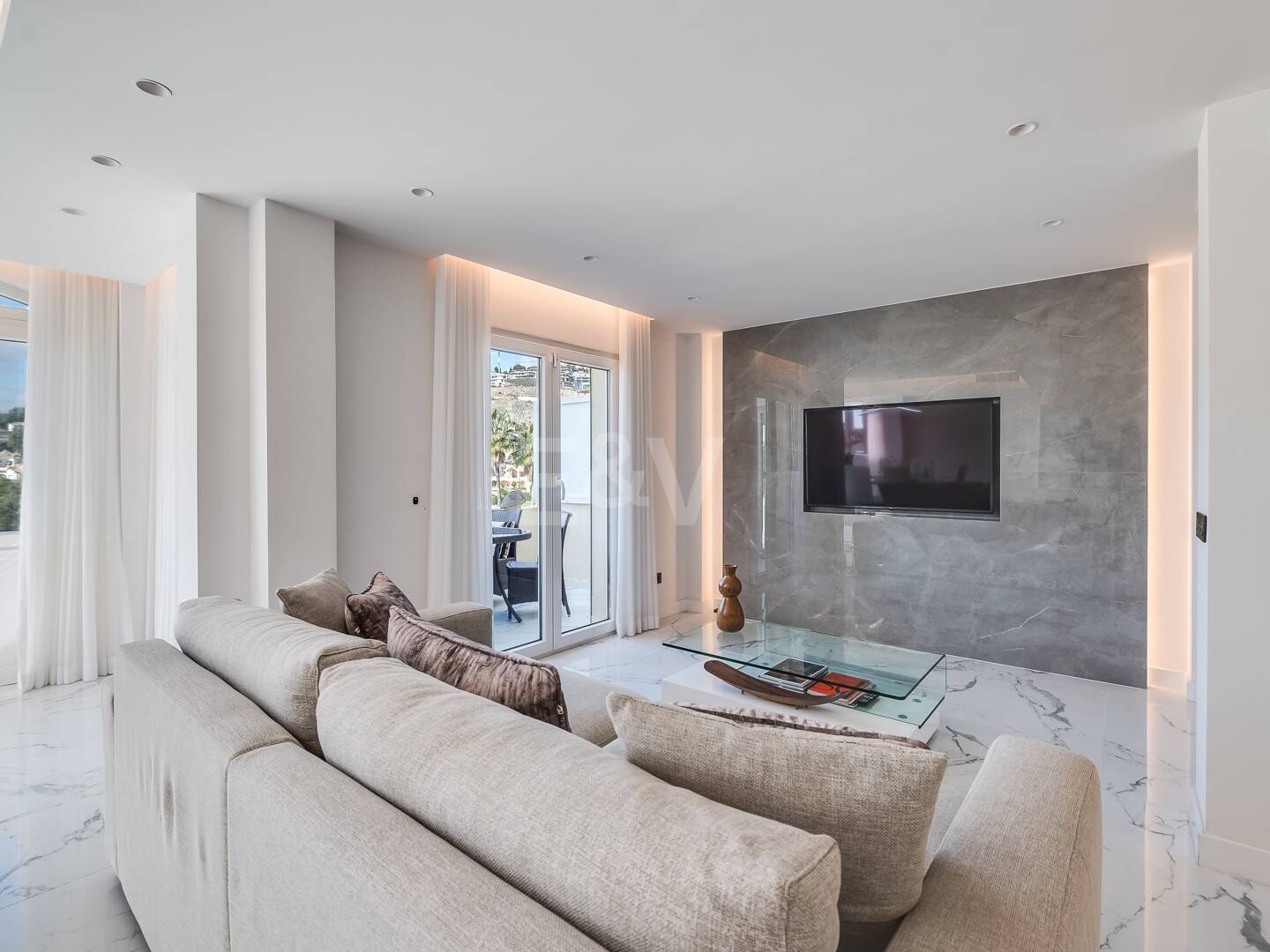 Elegant Duplex Penthouse in La Quinta with Solarium