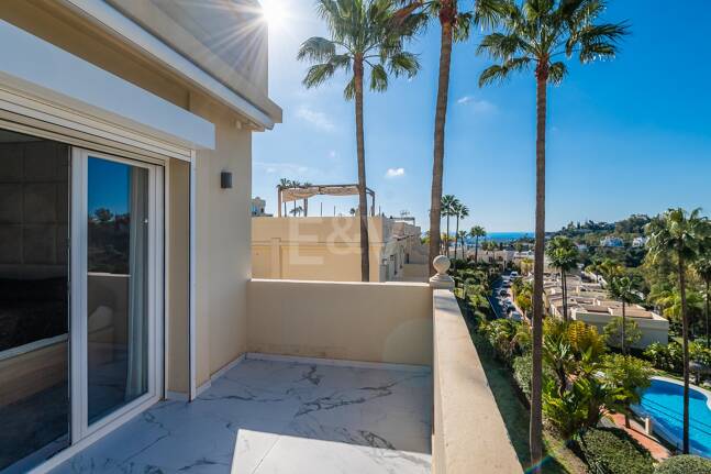 Elegant Duplex Penthouse in La Quinta with Solarium