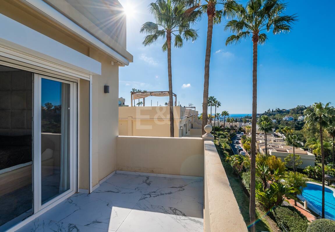 Elegant Duplex Penthouse in La Quinta with Solarium