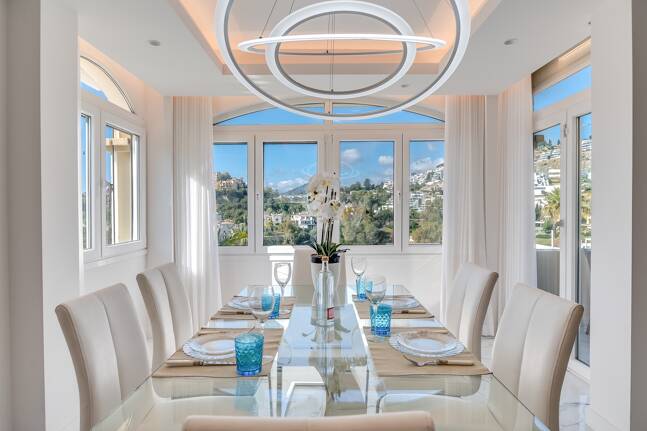 Elegant Duplex Penthouse in La Quinta with Solarium