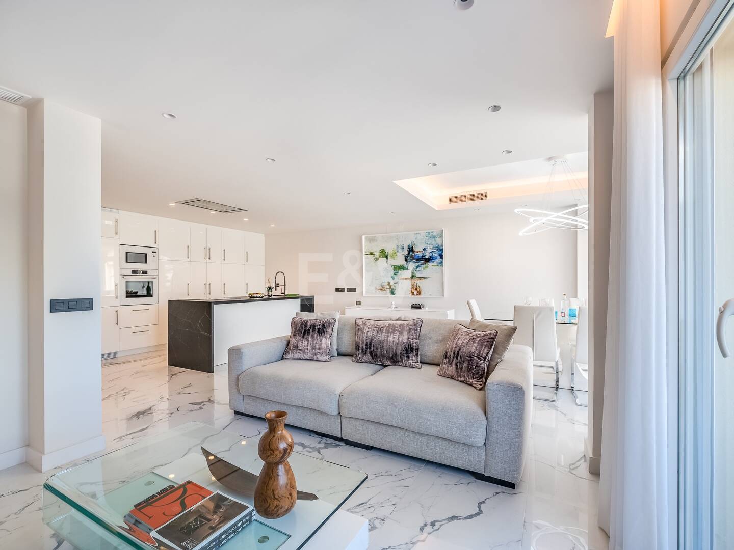 Elegant Duplex Penthouse in La Quinta with Solarium