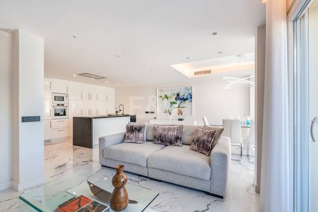 Elegant Duplex Penthouse in La Quinta with Solarium