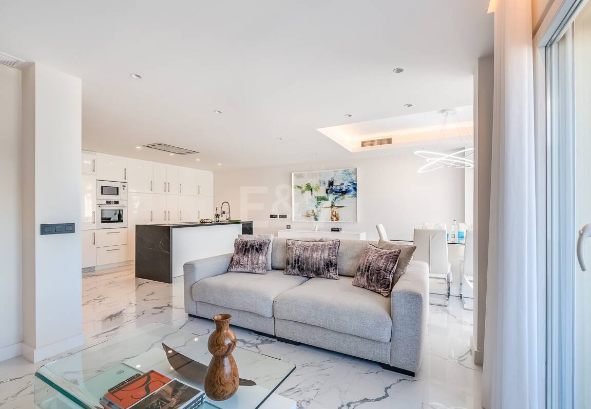 Elegant Duplex Penthouse in La Quinta with Solarium