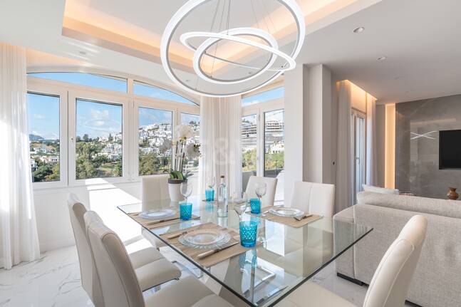 Elegant Duplex Penthouse in La Quinta with Solarium