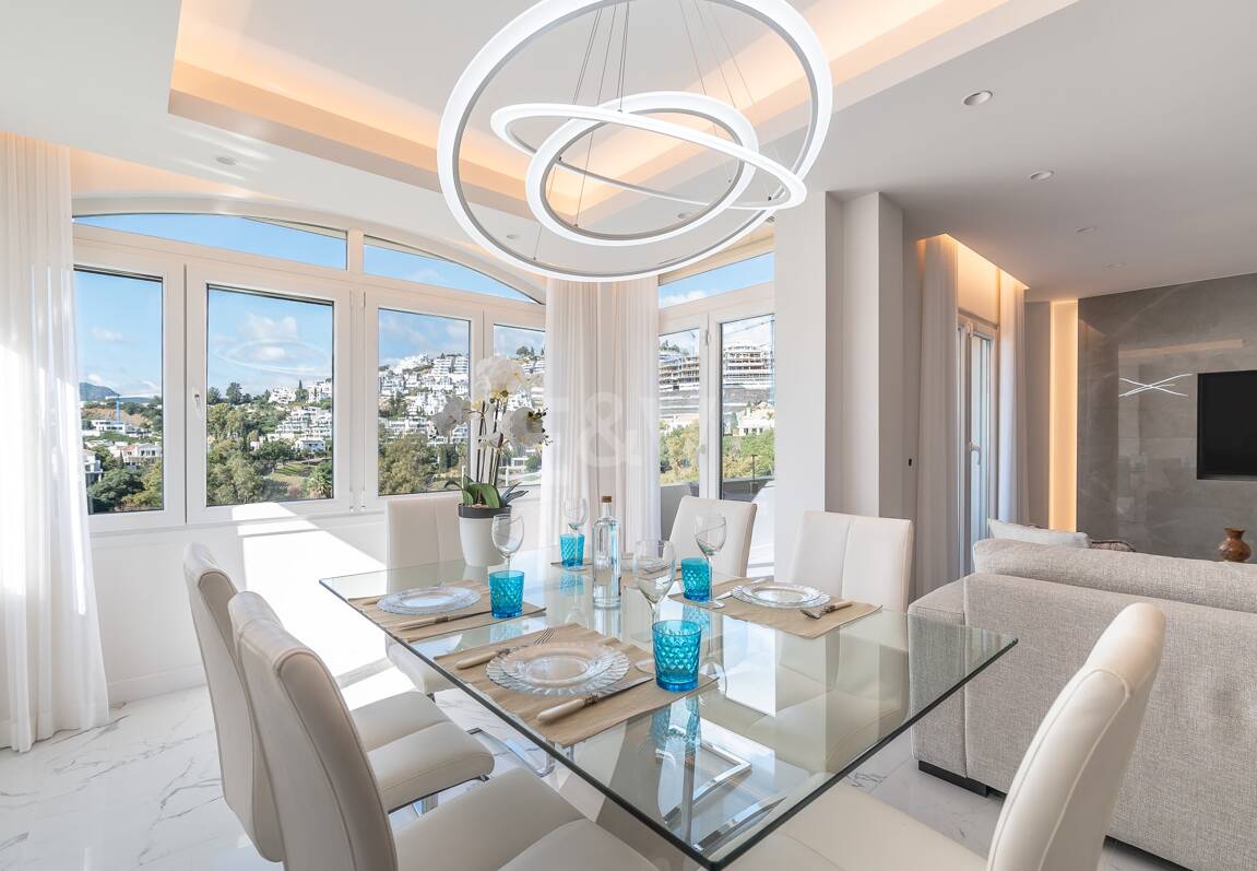 Elegant Duplex Penthouse in La Quinta with Solarium