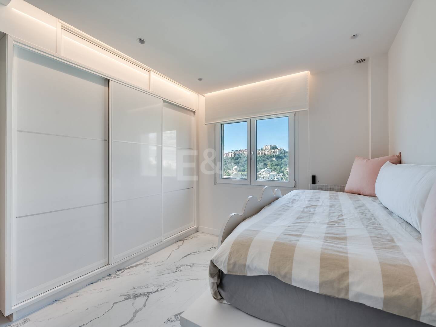 Elegant Duplex Penthouse in La Quinta with Solarium