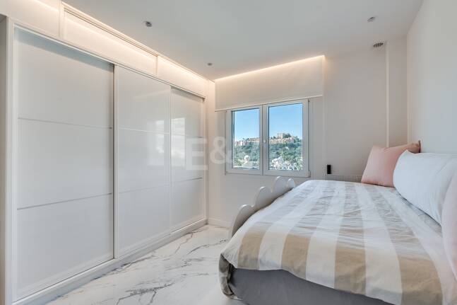 Elegant Duplex Penthouse in La Quinta with Solarium