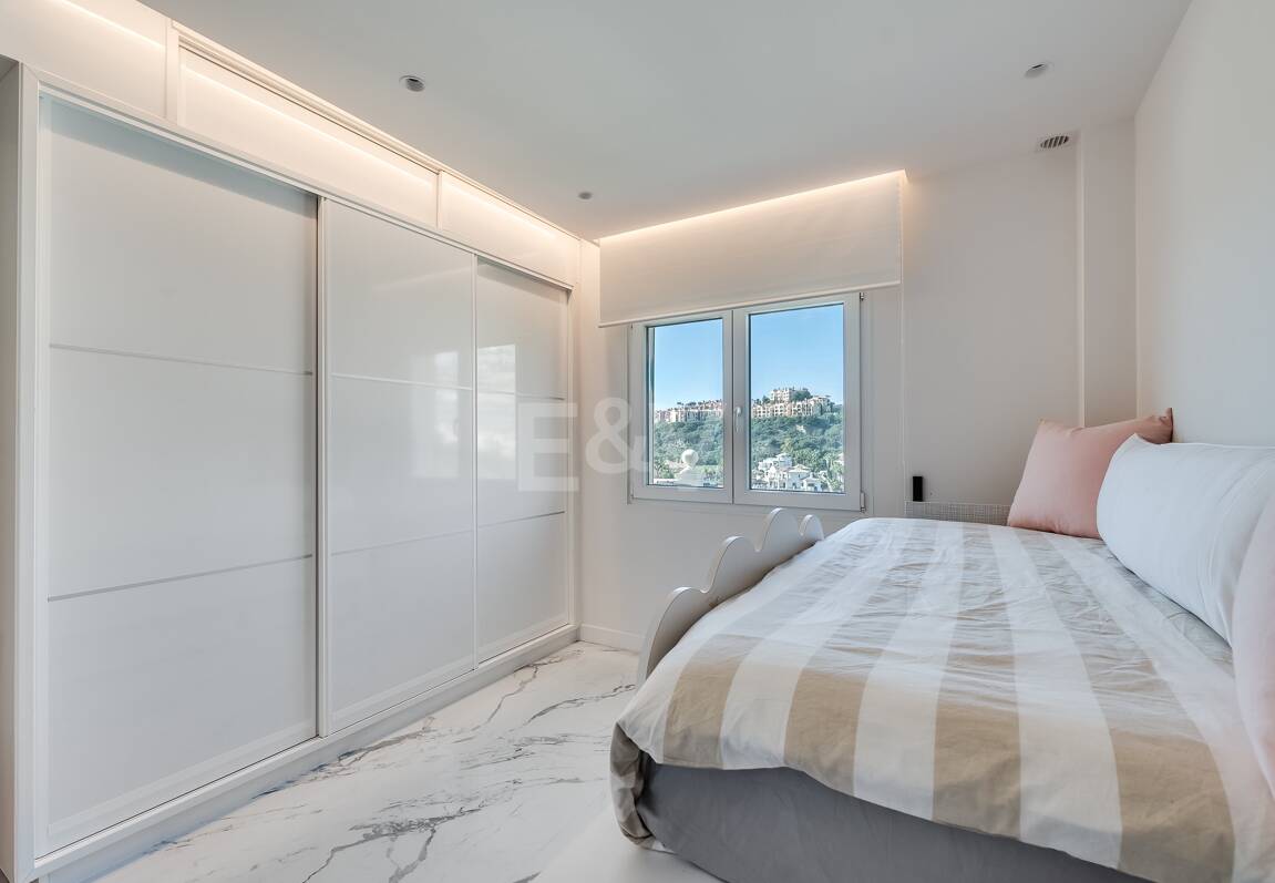 Elegant Duplex Penthouse in La Quinta with Solarium