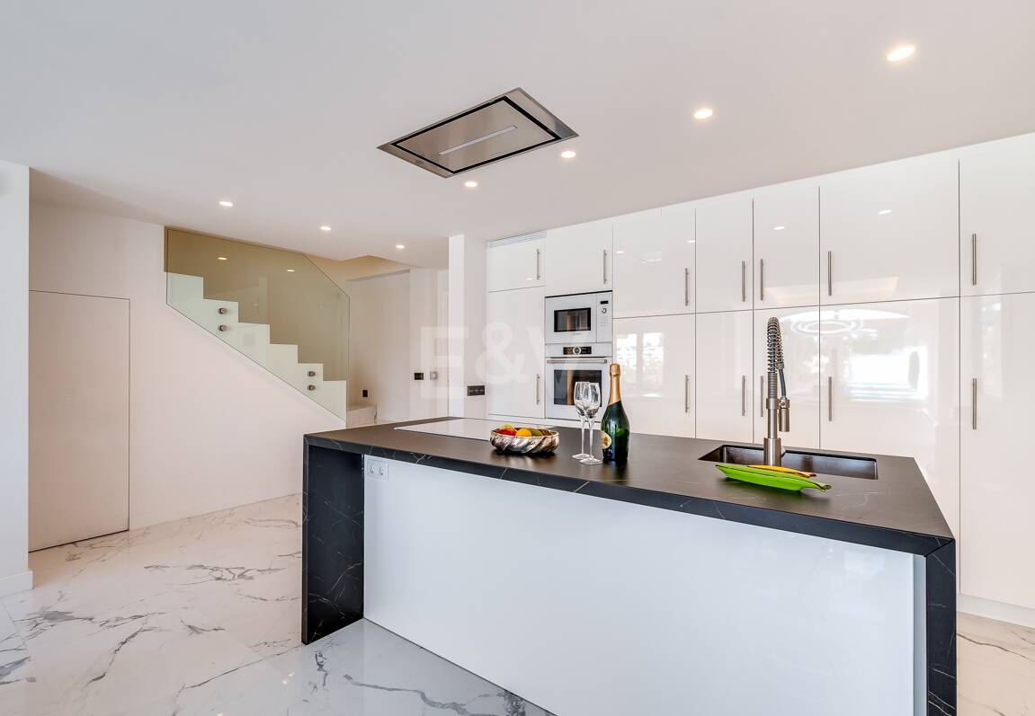 Elegant Duplex Penthouse in La Quinta with Solarium