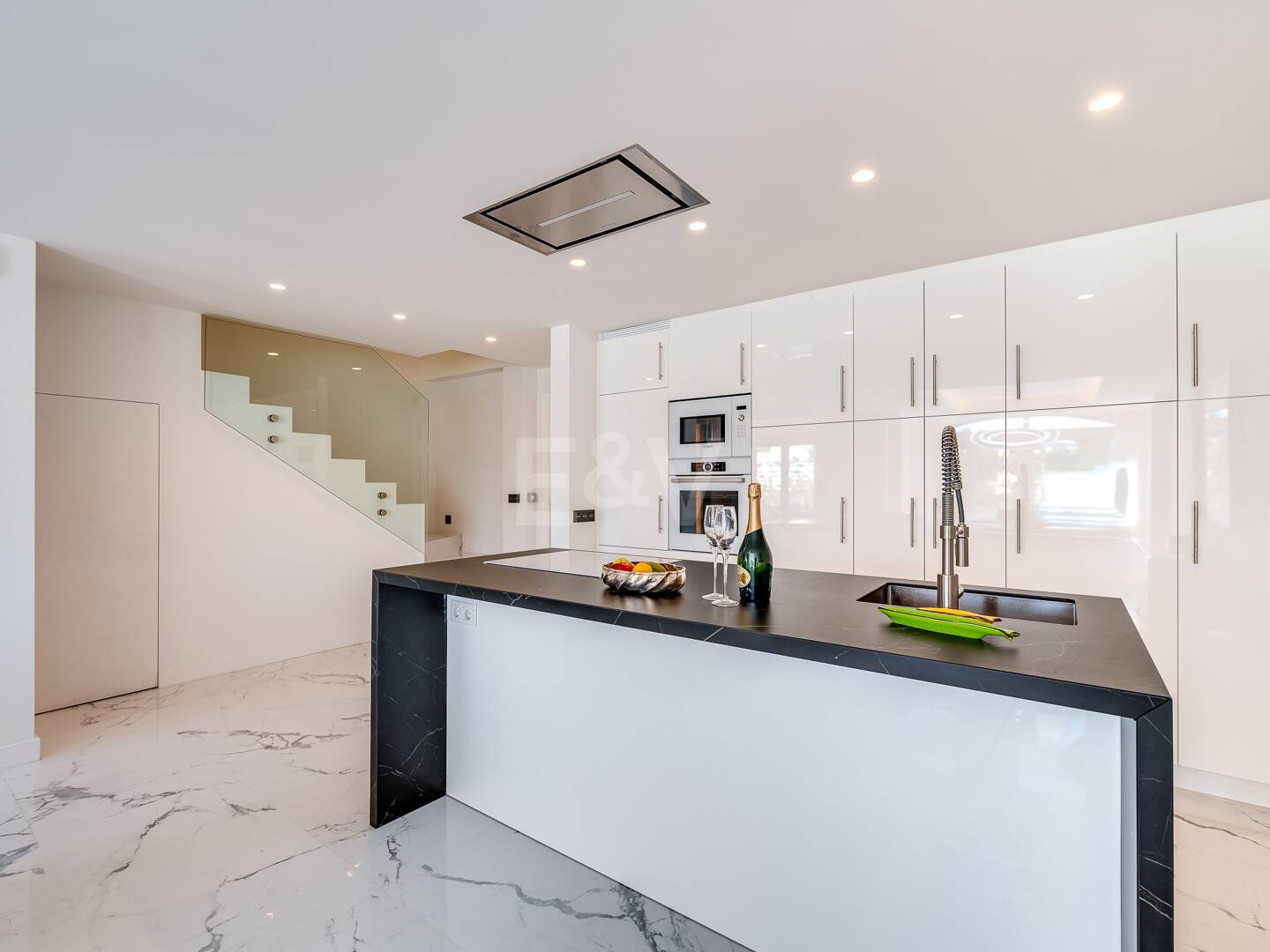 Elegant Duplex Penthouse in La Quinta with Solarium