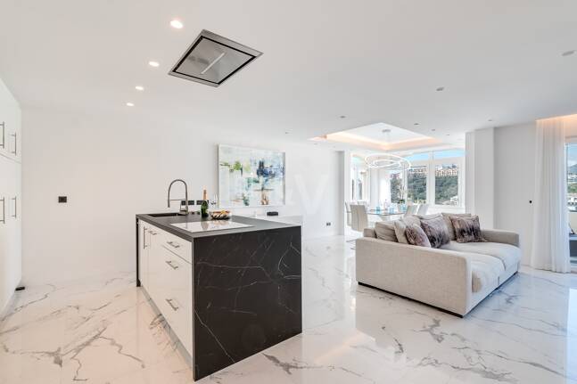 Elegant Duplex Penthouse in La Quinta with Solarium