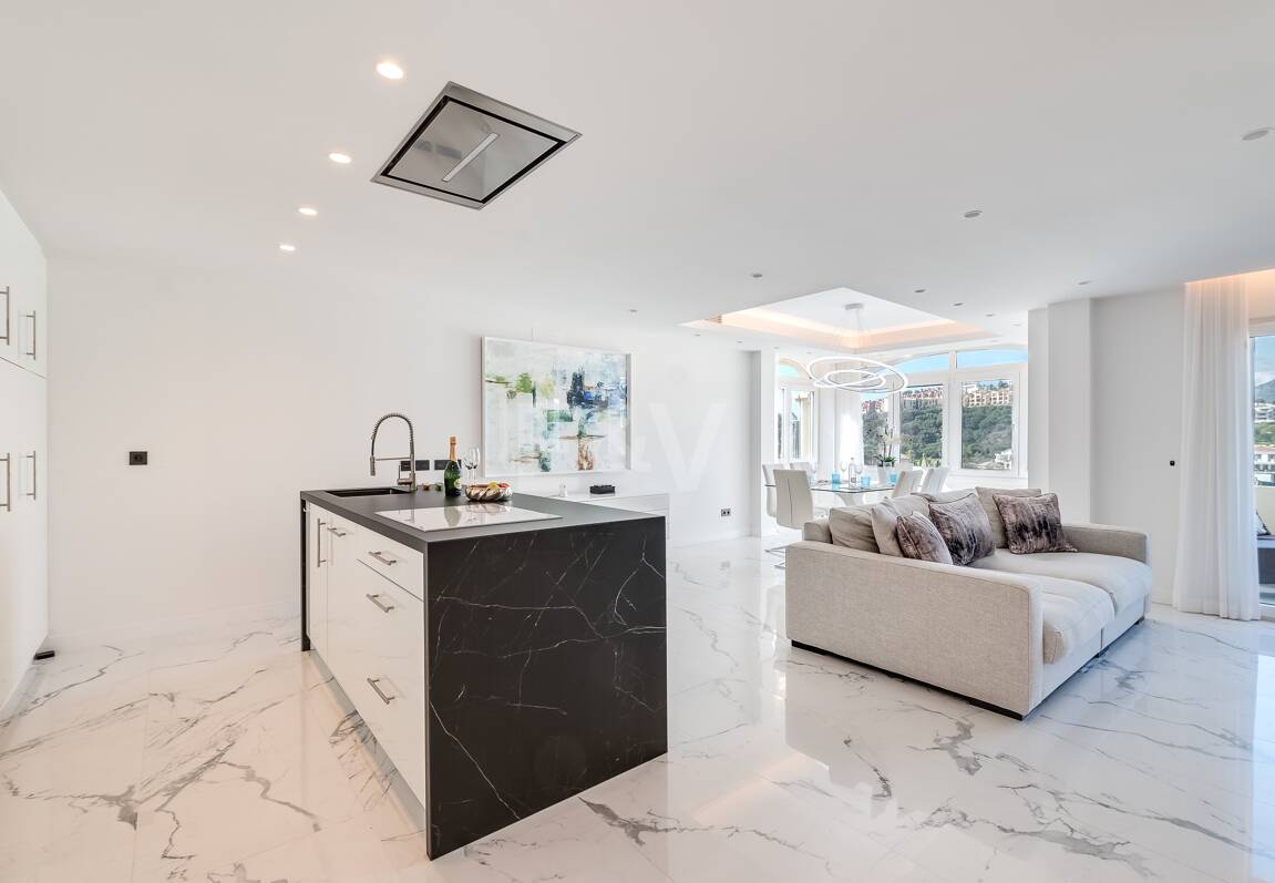 Elegant Duplex Penthouse in La Quinta with Solarium