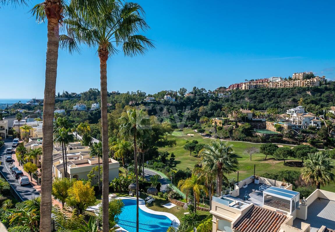 Elegant Duplex Penthouse in La Quinta with Solarium