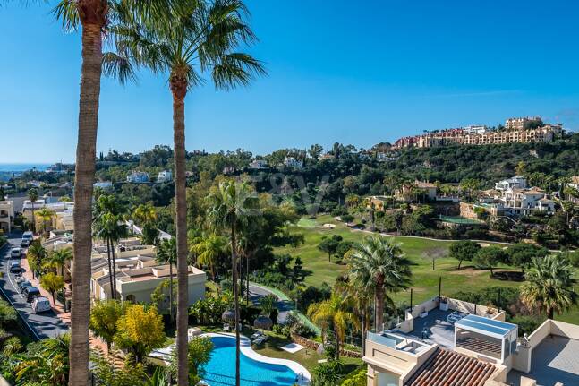 Elegant Duplex Penthouse in La Quinta with Solarium