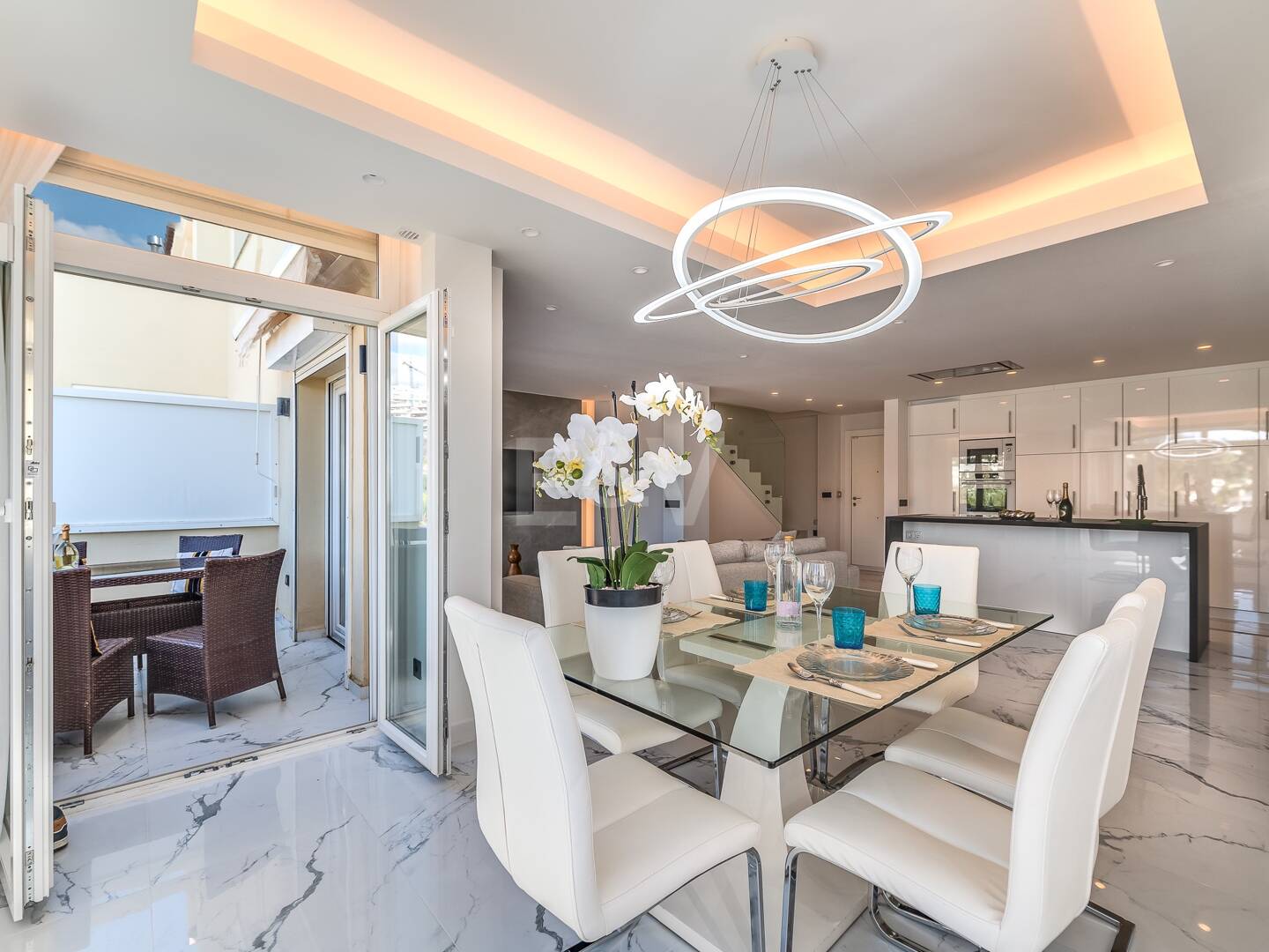 Elegant Duplex Penthouse in La Quinta with Solarium