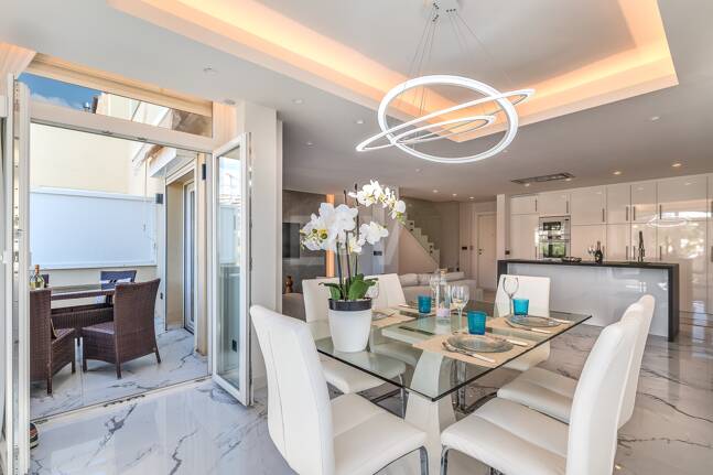 Elegant Duplex Penthouse in La Quinta with Solarium