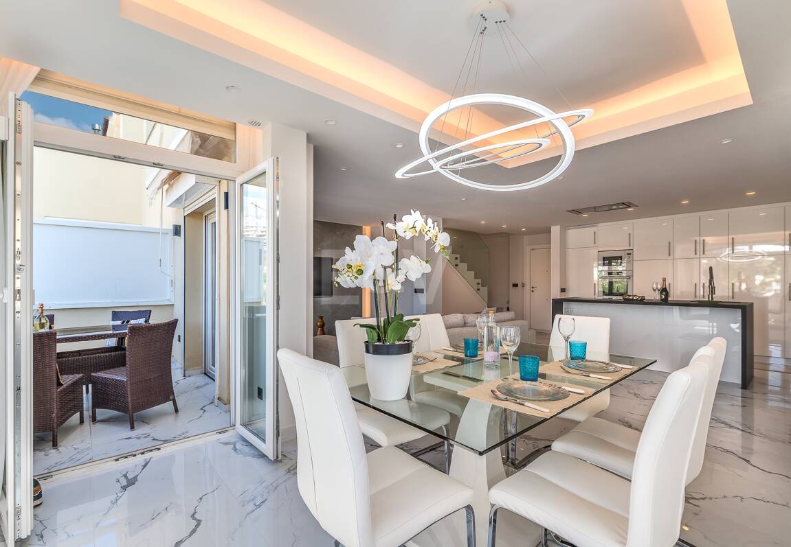 Elegant Duplex Penthouse in La Quinta with Solarium