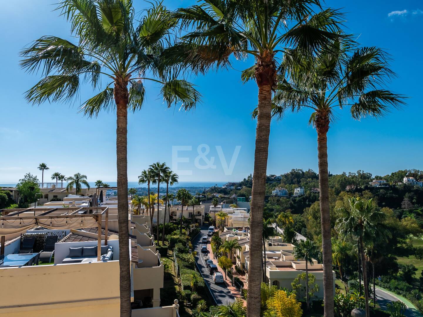 Elegant Duplex Penthouse in La Quinta with Solarium