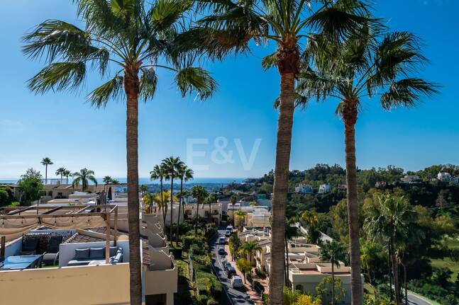 Elegant Duplex Penthouse in La Quinta with Solarium