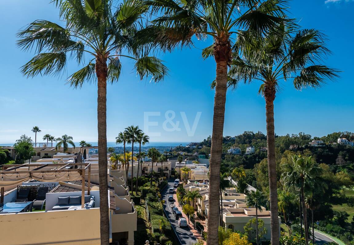 Elegant Duplex Penthouse in La Quinta with Solarium