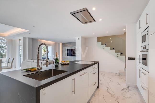 Elegant Duplex Penthouse in La Quinta with Solarium