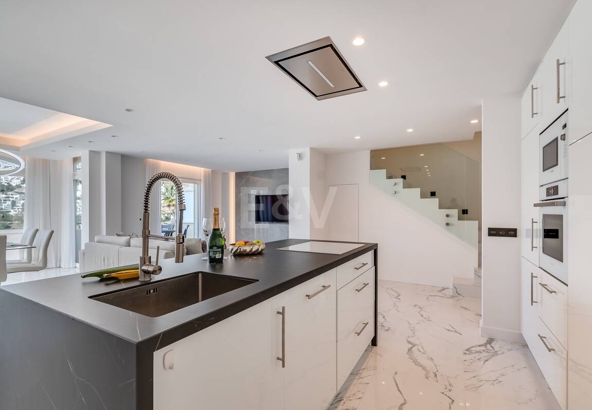 Elegant Duplex Penthouse in La Quinta with Solarium