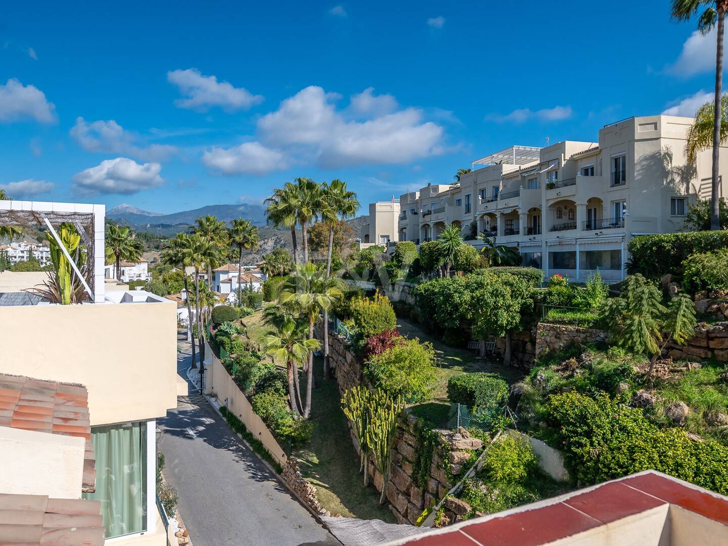 Elegant Duplex Penthouse in La Quinta with Solarium