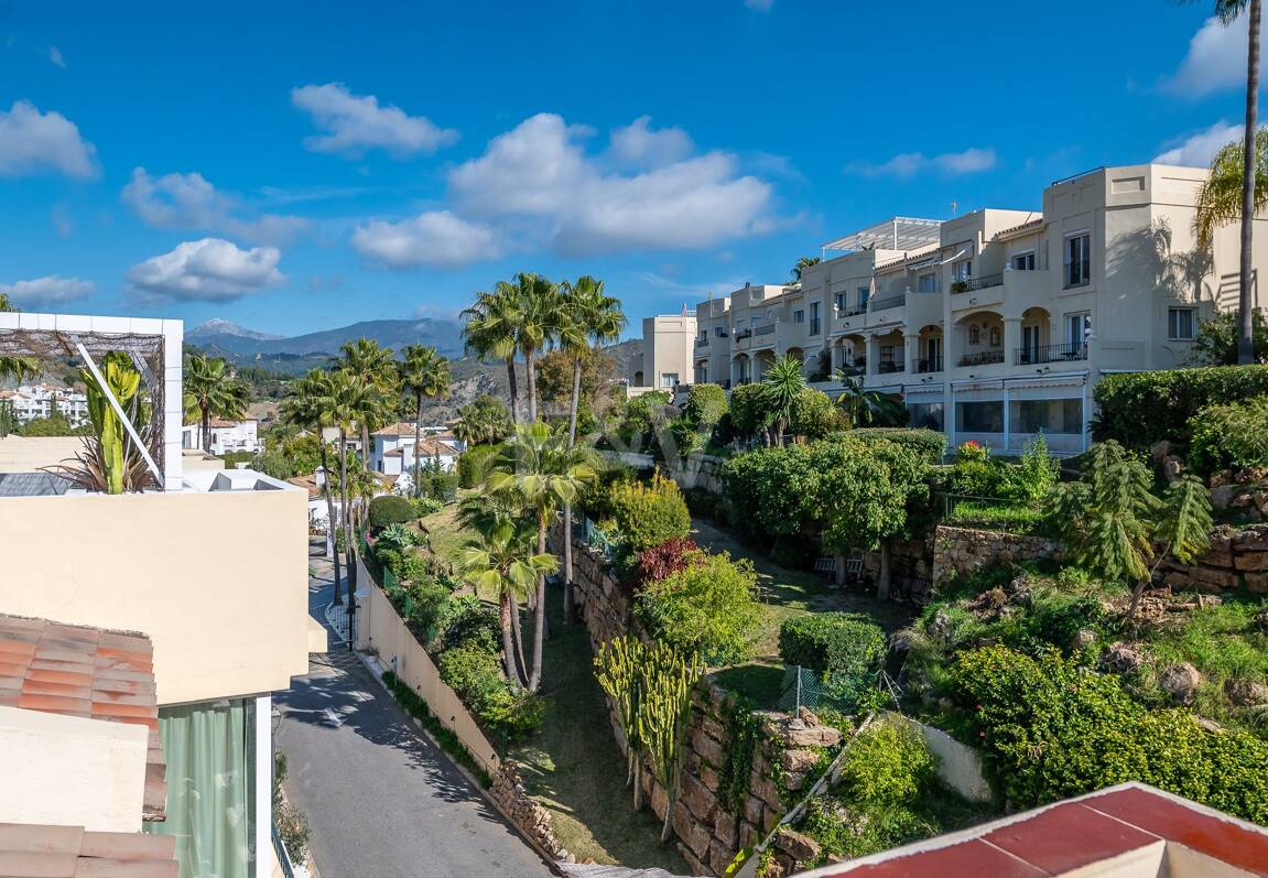 Elegant Duplex Penthouse in La Quinta with Solarium