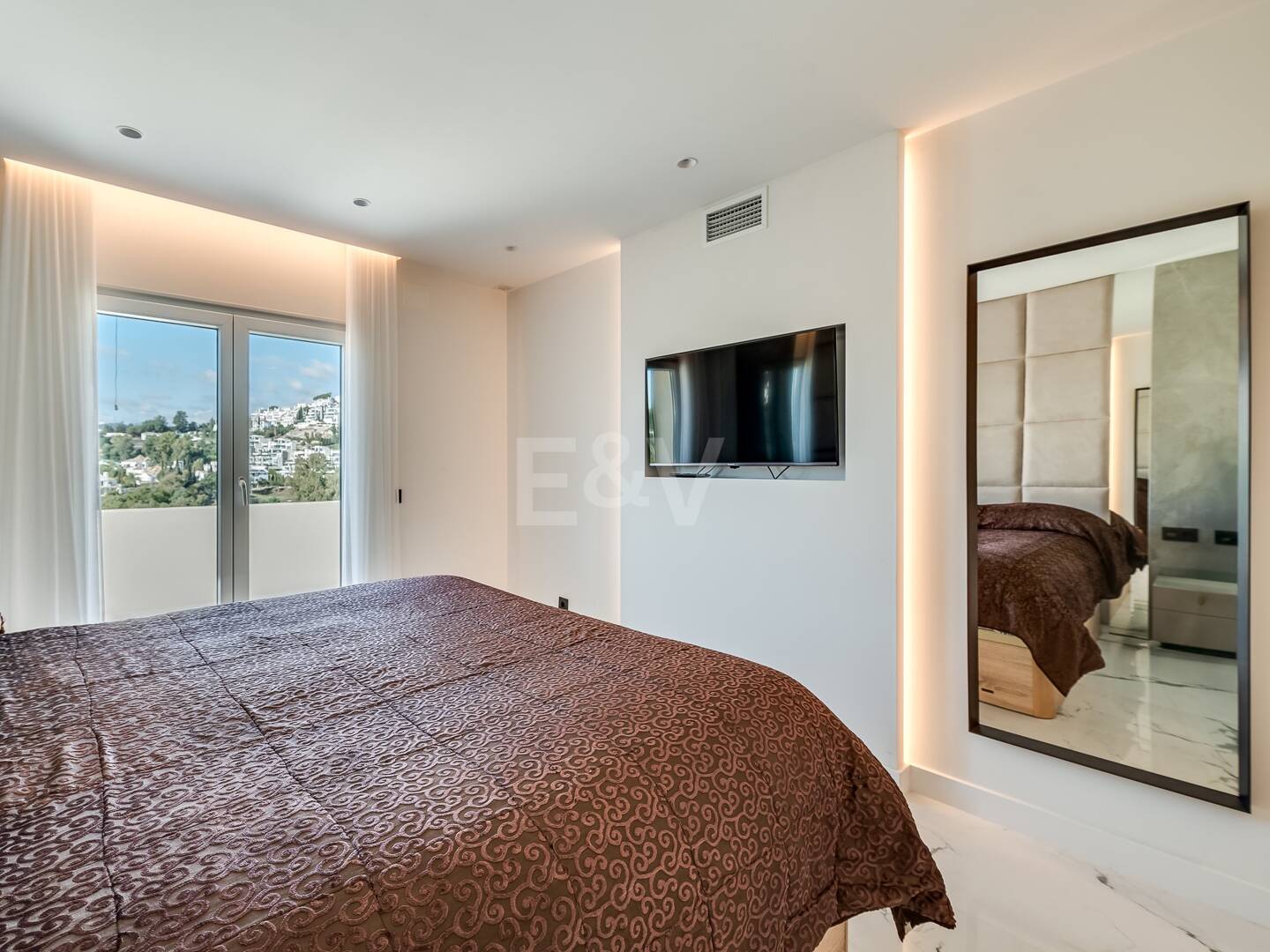 Elegant Duplex Penthouse in La Quinta with Solarium