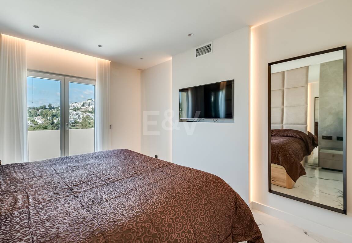 Elegant Duplex Penthouse in La Quinta with Solarium