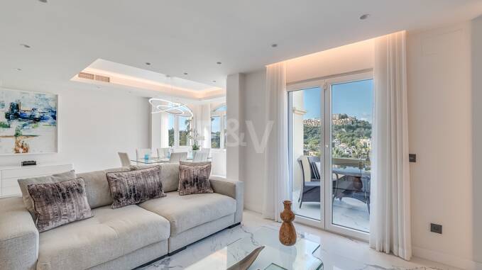 Elegant Duplex Penthouse in La Quinta with Solarium