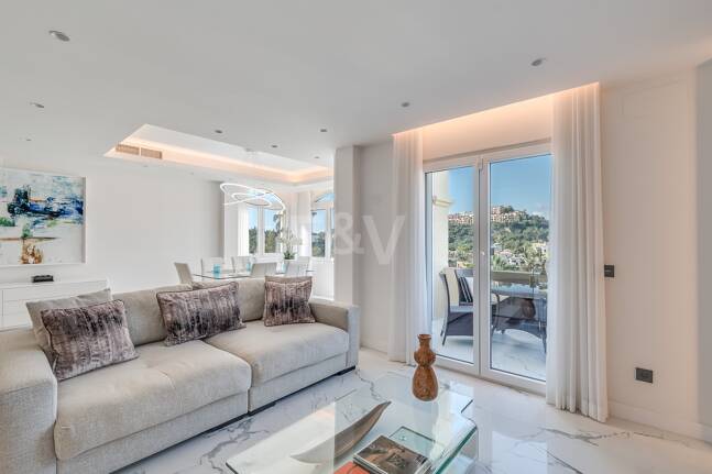 Elegant Duplex Penthouse in La Quinta with Solarium